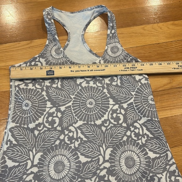 lululemon athletica Gray and White Floral Tank Top - Picture 2 of 4